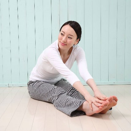 膝関節の痛みに効果的！自宅で出来る簡単ストレッチ